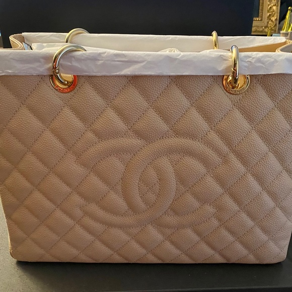 CHANEL - Picture 1 of 14